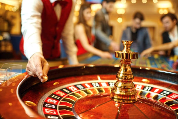 qq77 platform interface displaying football markets, live-dealer tables, and slot games on mobile