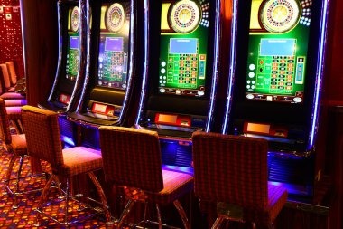 Allbet live-dealer table interface within qq77 showing roulette wheel and betting controls